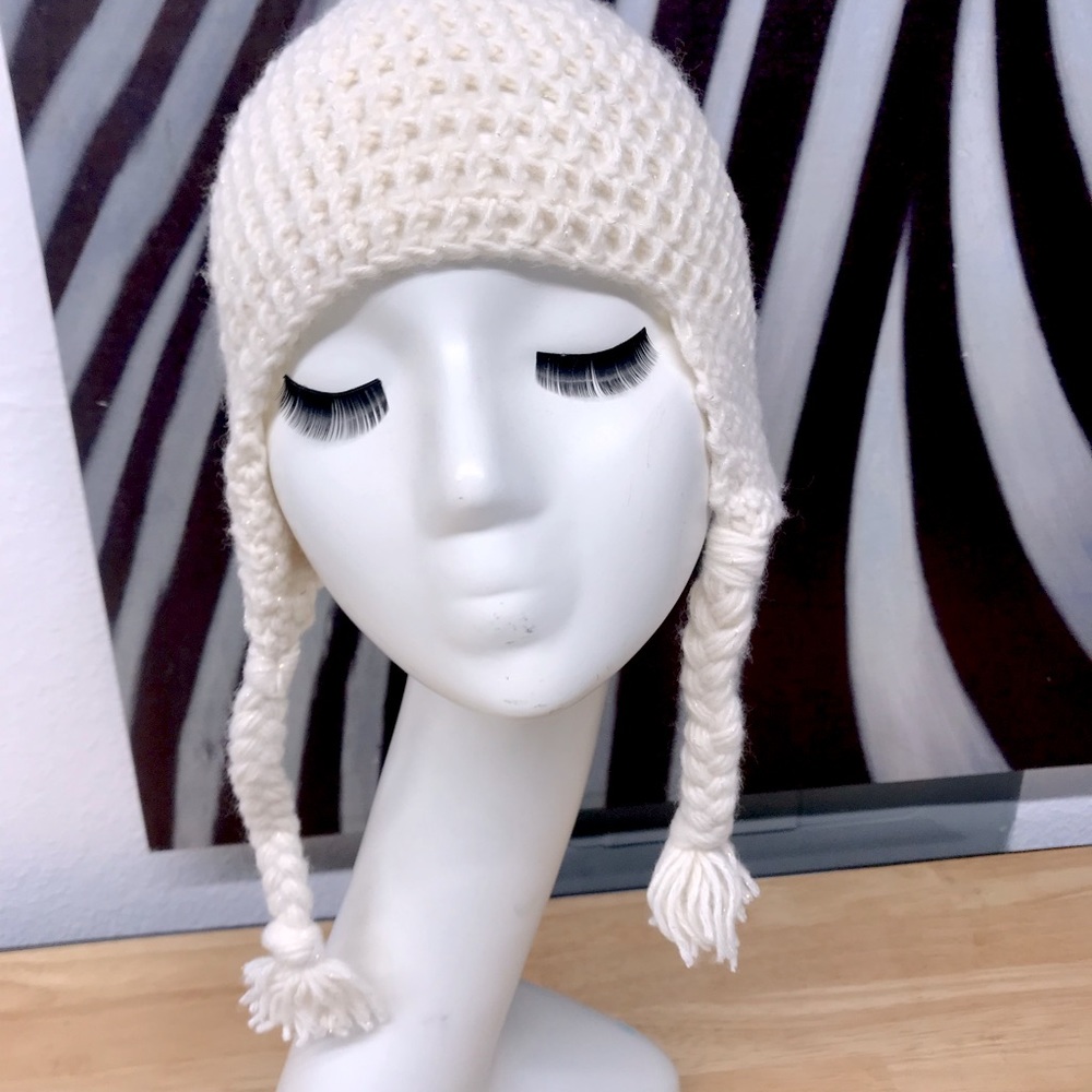 White knit hat